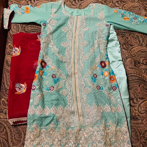 Pakistani formal wear - Picture 3 of 3
